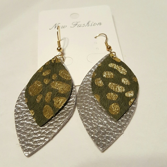 Jewelry - Silver Green Leopard Print Leather Earrings